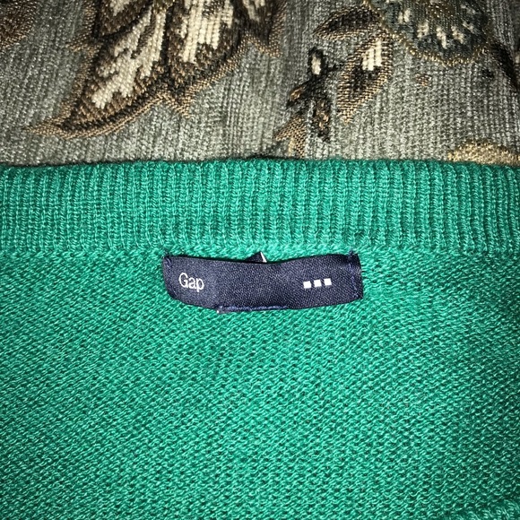 GAP Sweater - Picture 2 of 5